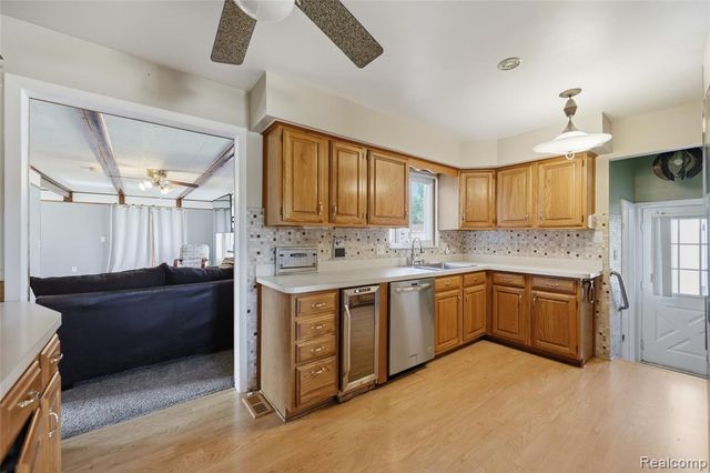 13412 Common Road, Warren, MI 48088
