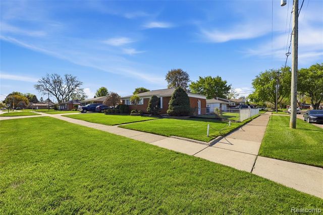 13412 Common Road, Warren, MI 48088