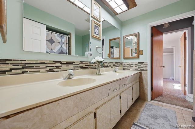 13412 Common Road, Warren, MI 48088