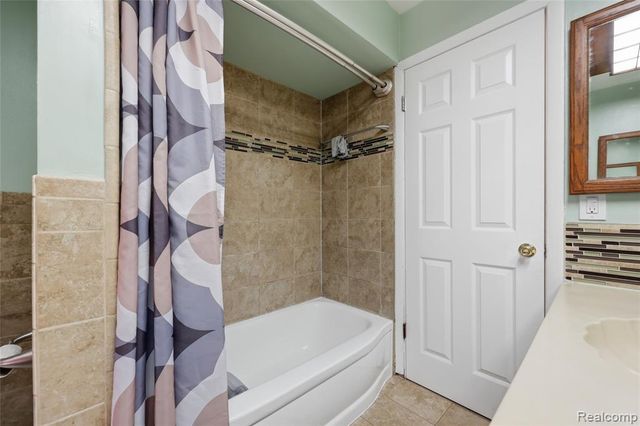 13412 Common Road, Warren, MI 48088