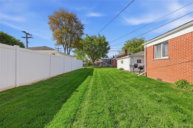 13412 Common Road, Warren, MI 48088