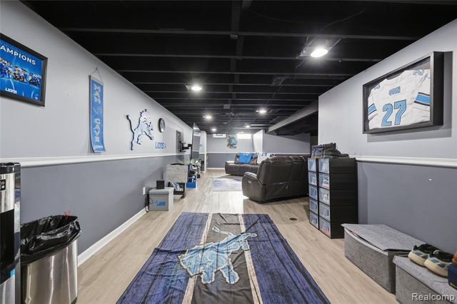 13412 Common Road, Warren, MI 48088