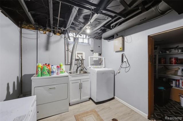 13412 Common Road, Warren, MI 48088