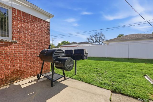 13412 Common Road, Warren, MI 48088