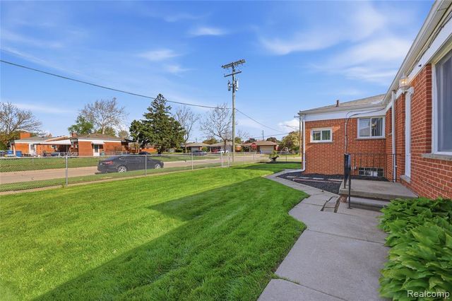 13412 Common Road, Warren, MI 48088