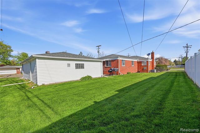 13412 Common Road, Warren, MI 48088
