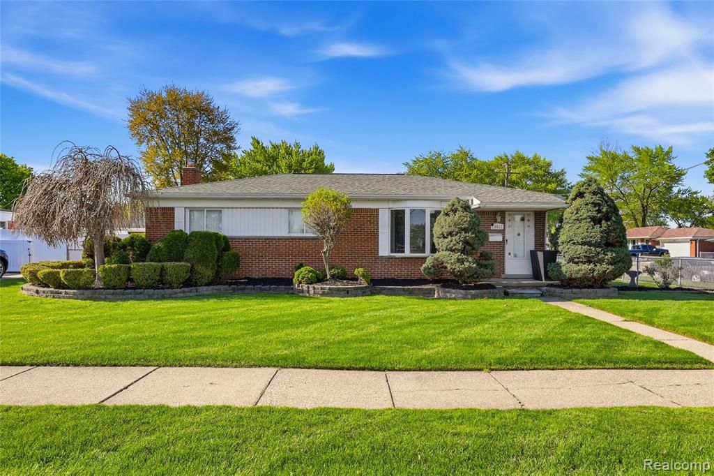13412 Common Road, Warren, MI 48088