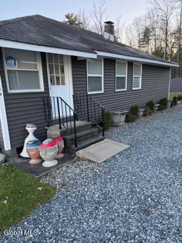 86 Riley Cove Road, Malta, NY 12020