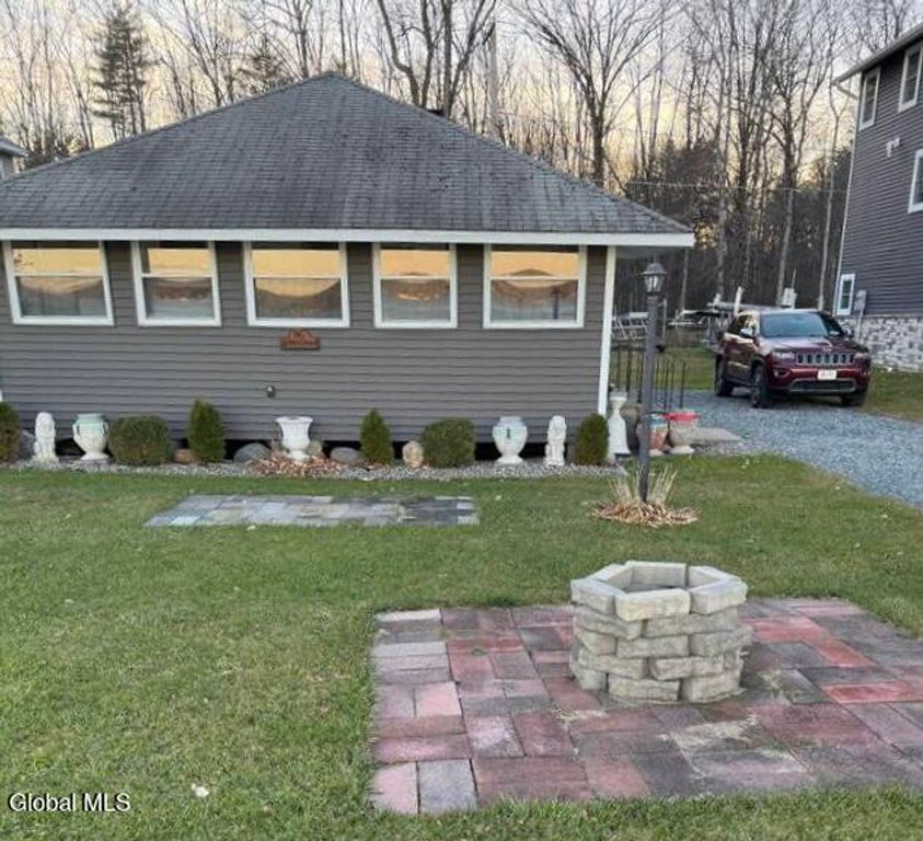 86 Riley Cove Road, Malta, NY 12020