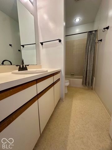 920 E 62nd Street M14, Indianapolis, IN 46220