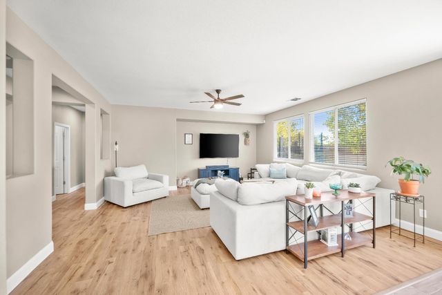 4343 Bluebell Ave, Olivehurst, CA 95961