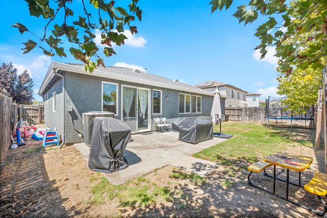 4343 Bluebell Ave, Olivehurst, CA 95961