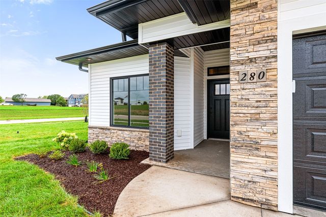 3056 Ridgeview Circle, Coralville, IA 52241