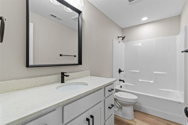 3056 Ridgeview Circle, Coralville, IA 52241