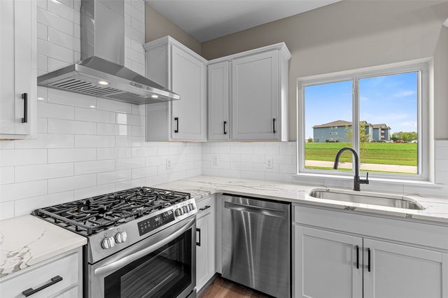 3056 Ridgeview Circle, Coralville, IA 52241