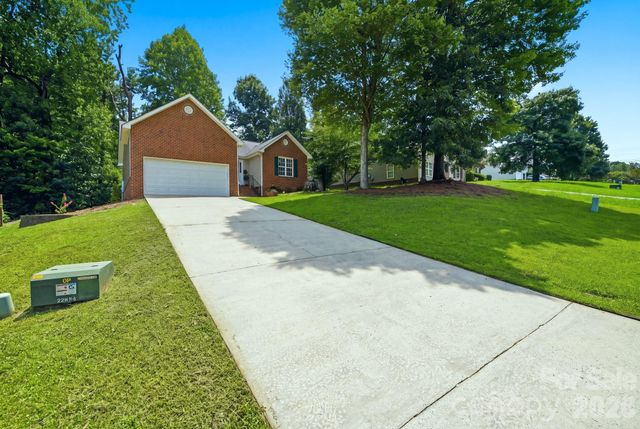 1008 Raywood Court, Matthews, NC 28104