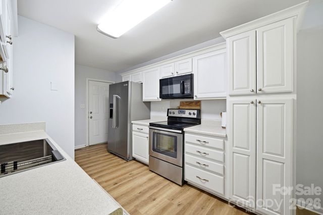 1008 Raywood Court, Matthews, NC 28104