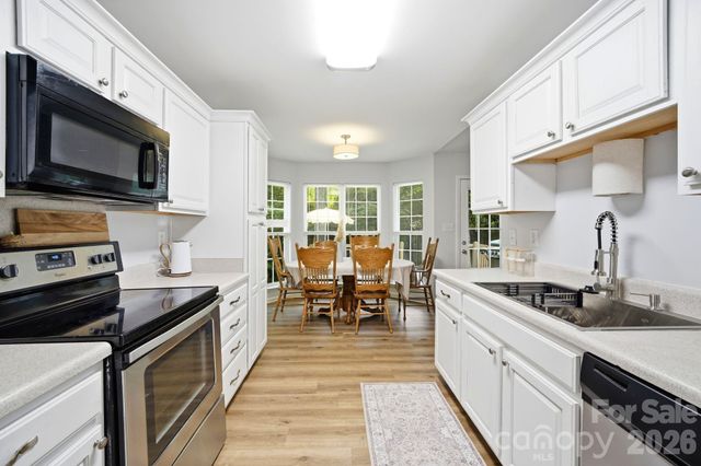 1008 Raywood Court, Matthews, NC 28104