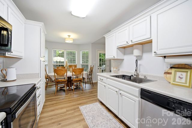 1008 Raywood Court, Matthews, NC 28104