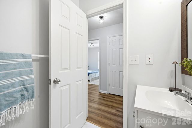1008 Raywood Court, Matthews, NC 28104