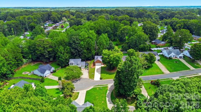 1008 Raywood Court, Matthews, NC 28104