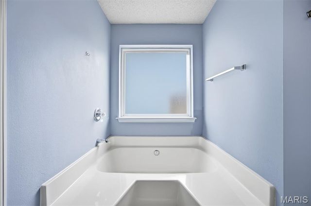 105 Hillcrest Court, St Robert, MO 65584