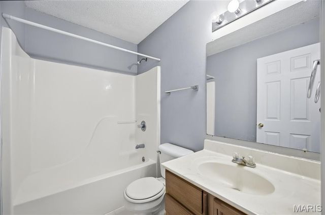 105 Hillcrest Court, St Robert, MO 65584