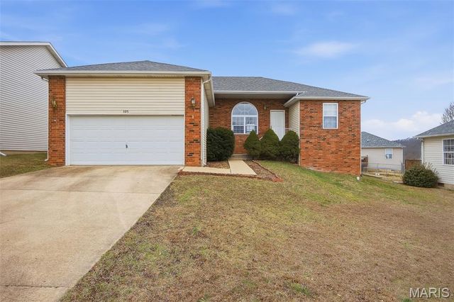 105 Hillcrest Court, St Robert, MO 65584