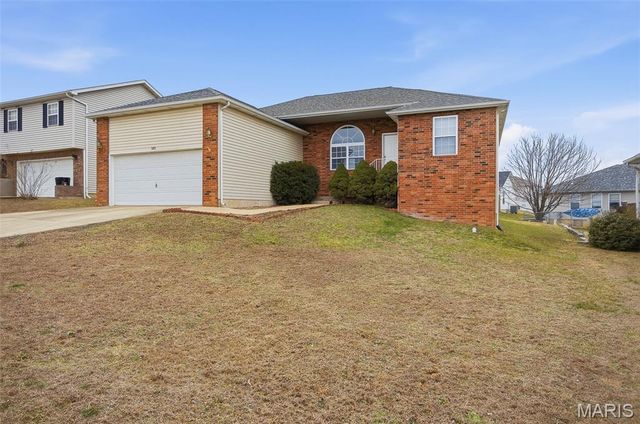 105 Hillcrest Court, St Robert, MO 65584