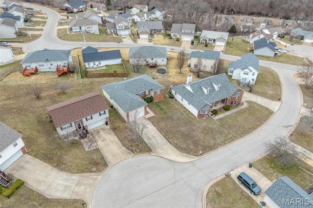 105 Hillcrest Court, St Robert, MO 65584