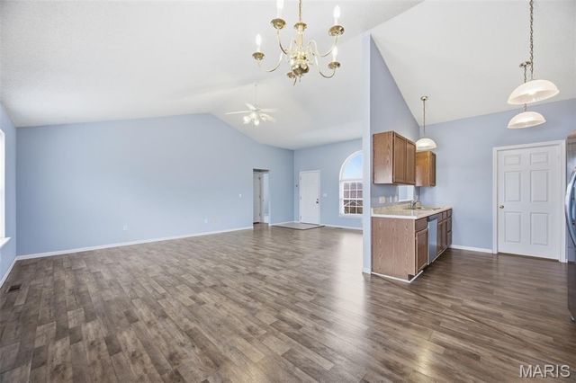 105 Hillcrest Court, St Robert, MO 65584