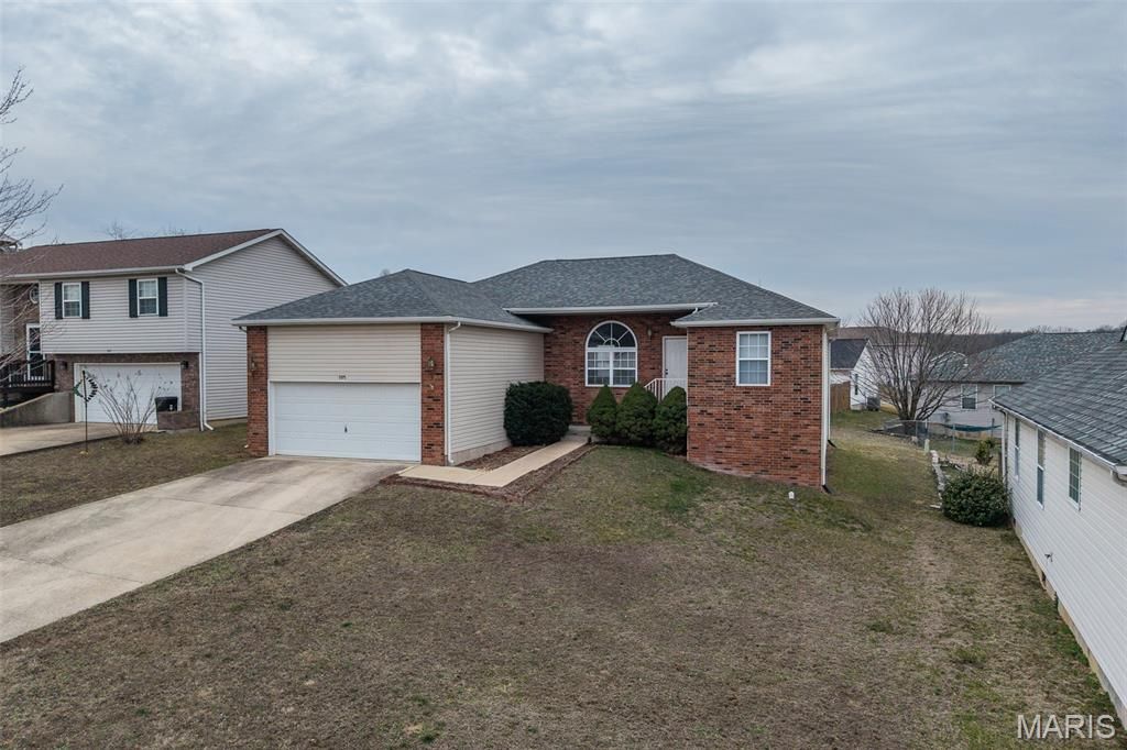 105 Hillcrest Court, St Robert, MO 65584