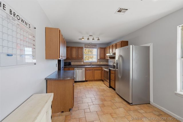 33986 E 157th Street S, Coweta, OK 74454