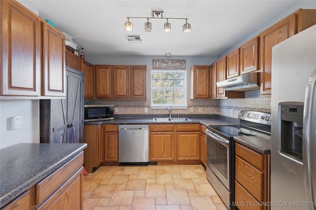 33986 E 157th Street S, Coweta, OK 74454