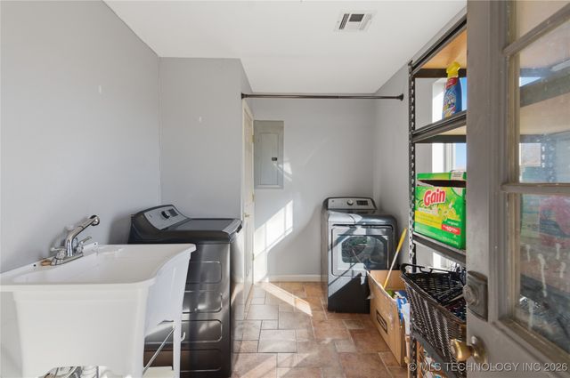 33986 E 157th Street S, Coweta, OK 74454