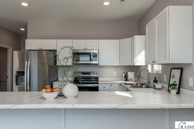 3201 & 3203 Noble Drive, Mankato, MN 56003