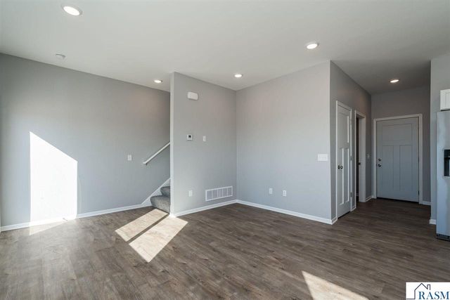 3201 & 3203 Noble Drive, Mankato, MN 56003