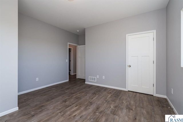 3201 & 3203 Noble Drive, Mankato, MN 56003