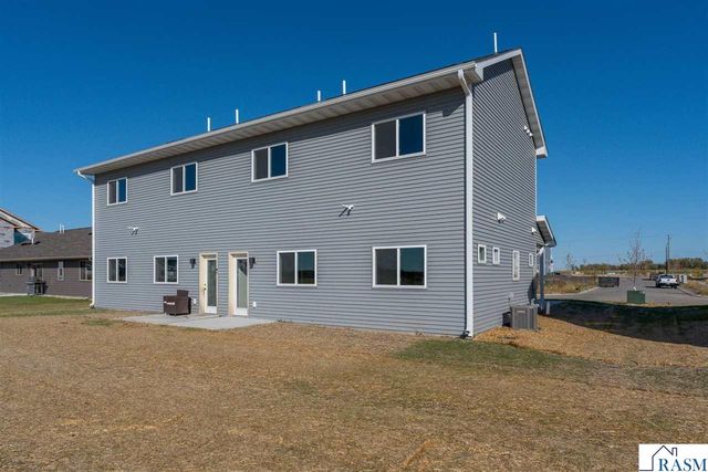 3201 & 3203 Noble Drive, Mankato, MN 56003