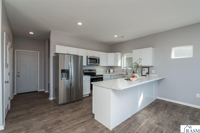 3201 & 3203 Noble Drive, Mankato, MN 56003