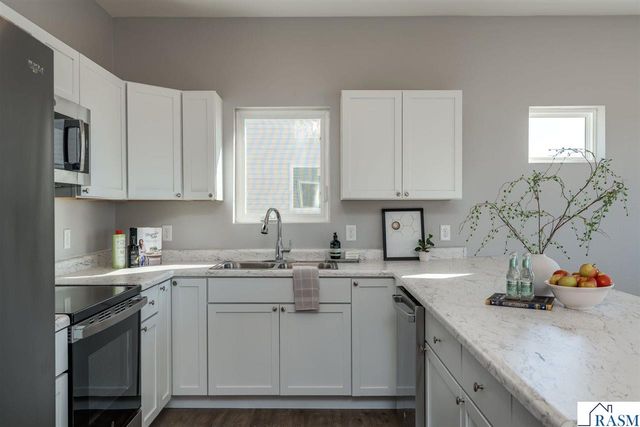 3201 & 3203 Noble Drive, Mankato, MN 56003