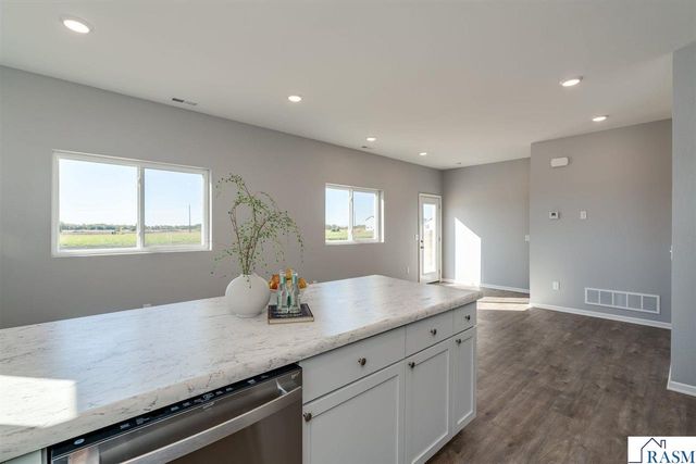 3201 & 3203 Noble Drive, Mankato, MN 56003