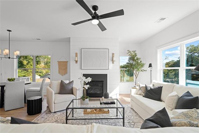 369 King's Landing, Hapeville, GA 30354