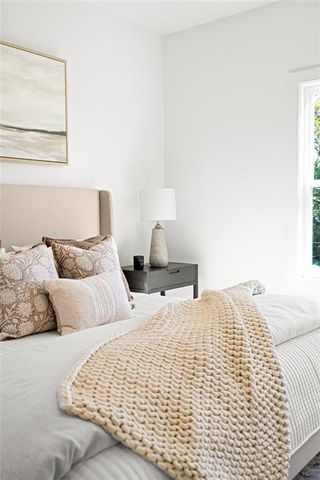 369 King's Landing, Hapeville, GA 30354