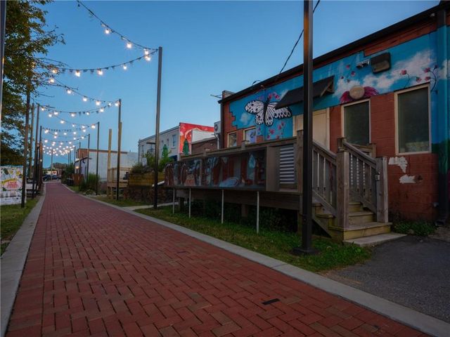 369 King's Landing, Hapeville, GA 30354