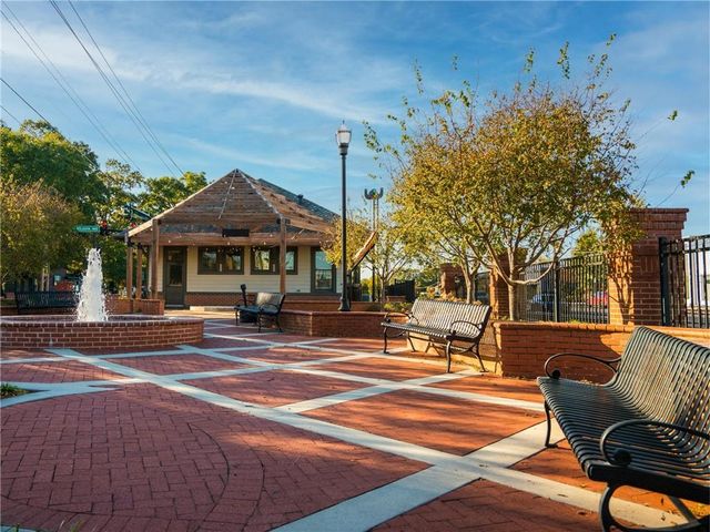 369 King's Landing, Hapeville, GA 30354