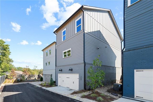 369 King's Landing, Hapeville, GA 30354