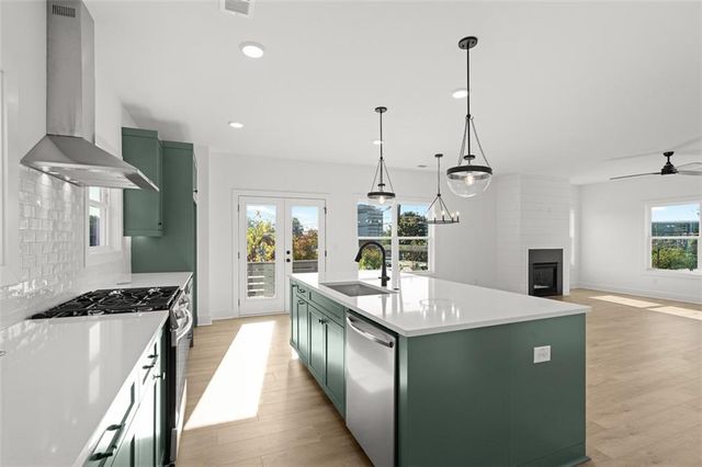 369 King's Landing, Hapeville, GA 30354