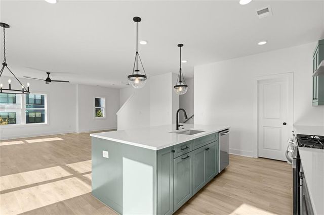 369 King's Landing, Hapeville, GA 30354