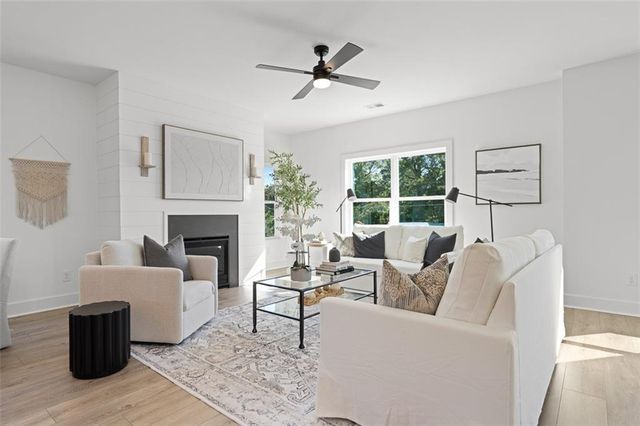 369 King's Landing, Hapeville, GA 30354